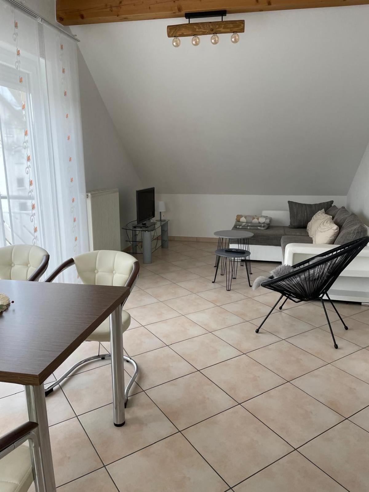 Ferienwohnung Blumenfeld 겐넨바흐 외부 사진